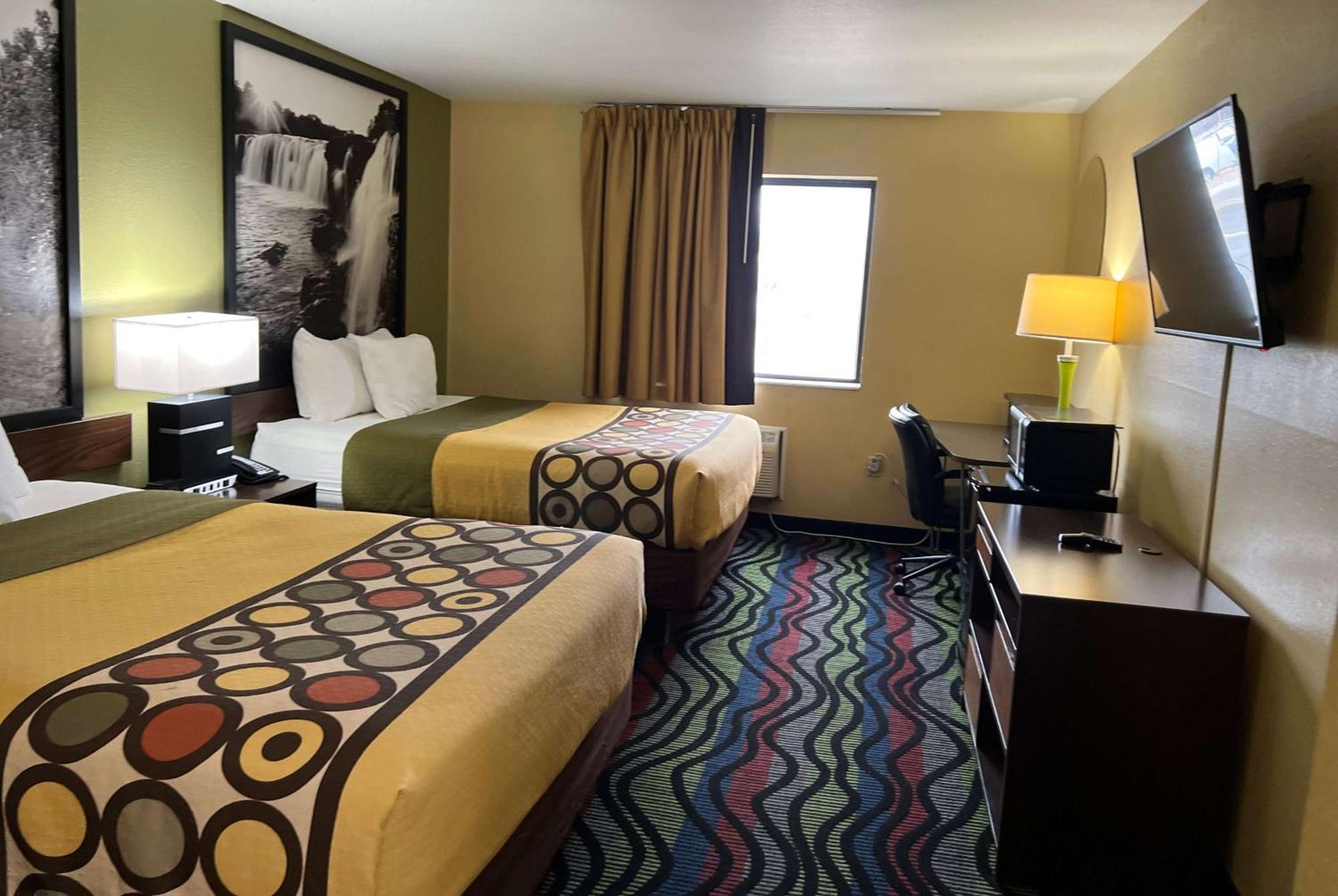 Super 8 By Wyndham Farmington Ξενοδοχείο Εξωτερικό φωτογραφία