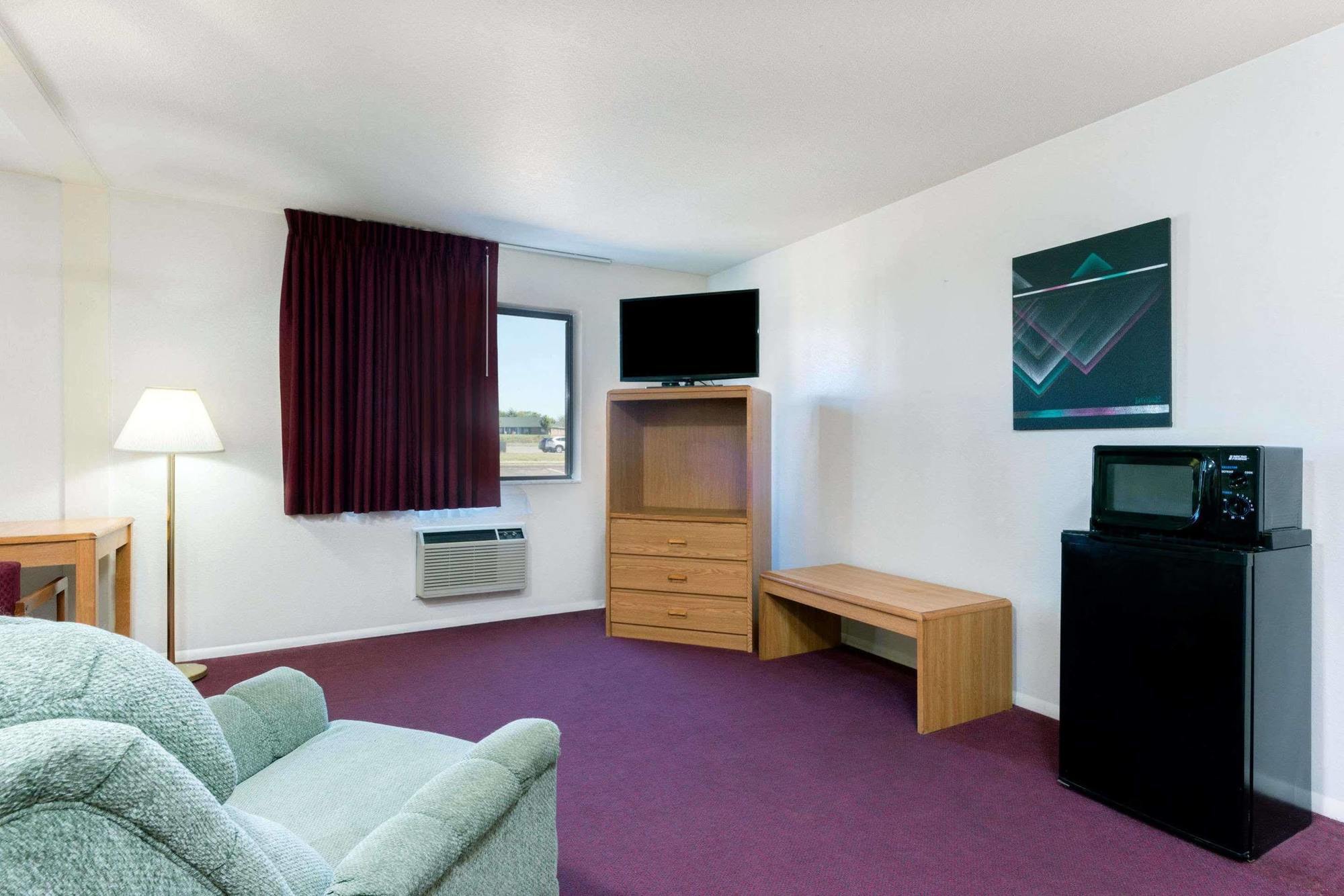 Super 8 By Wyndham Farmington Ξενοδοχείο Εξωτερικό φωτογραφία